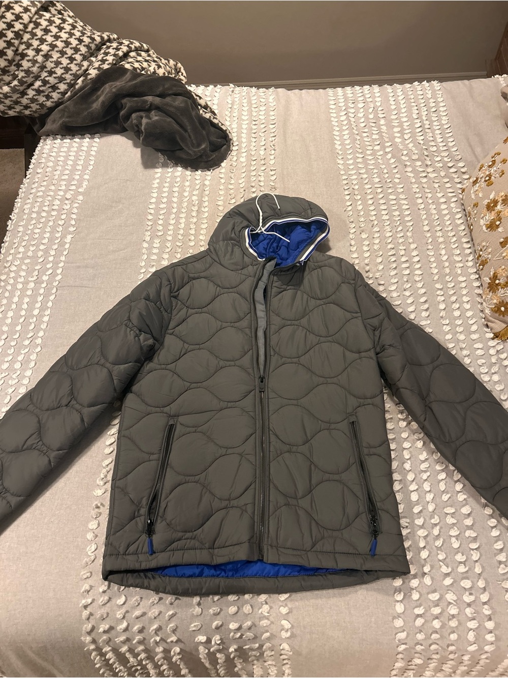 INDUSTRY Lightweight Quilted Hooded Jacket in Gray and Blue